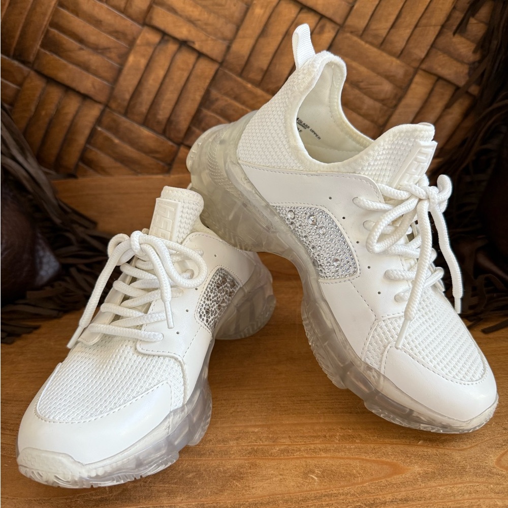 EUC Steve Madden White Vance Athletic Sneaker in Size 4
